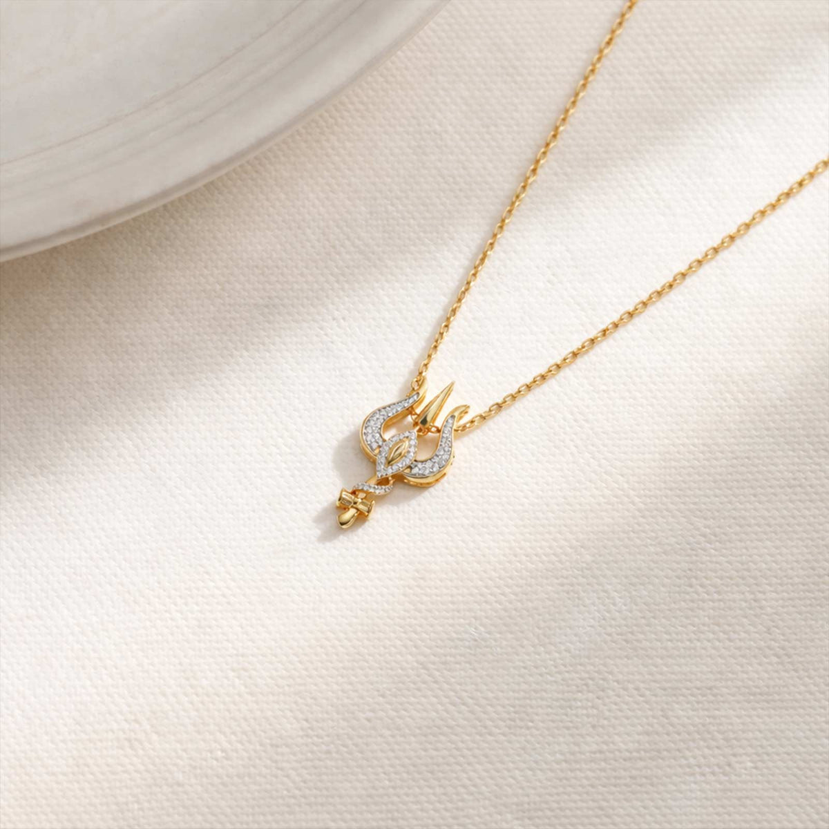 Trishakti Round Diamond Pendant