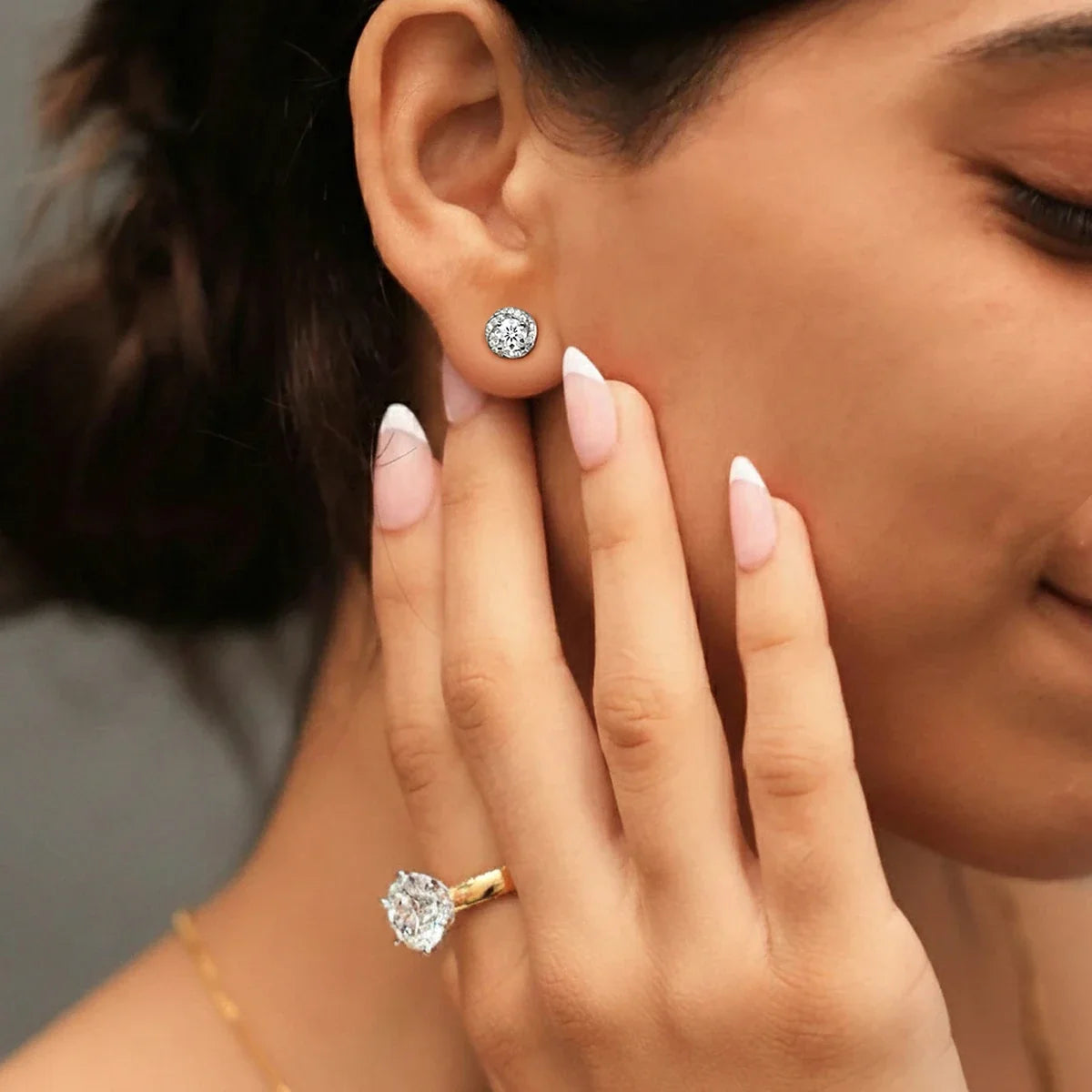 Round Solitaire With Twisted Halo Earring