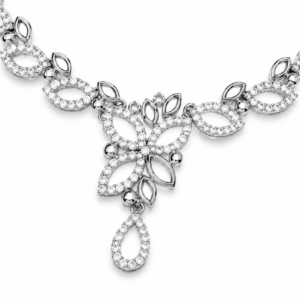 The Alessandra Round Diamond Necklace