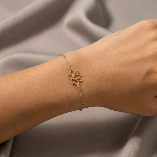 Lotus Plain Gold Chain Bracelet