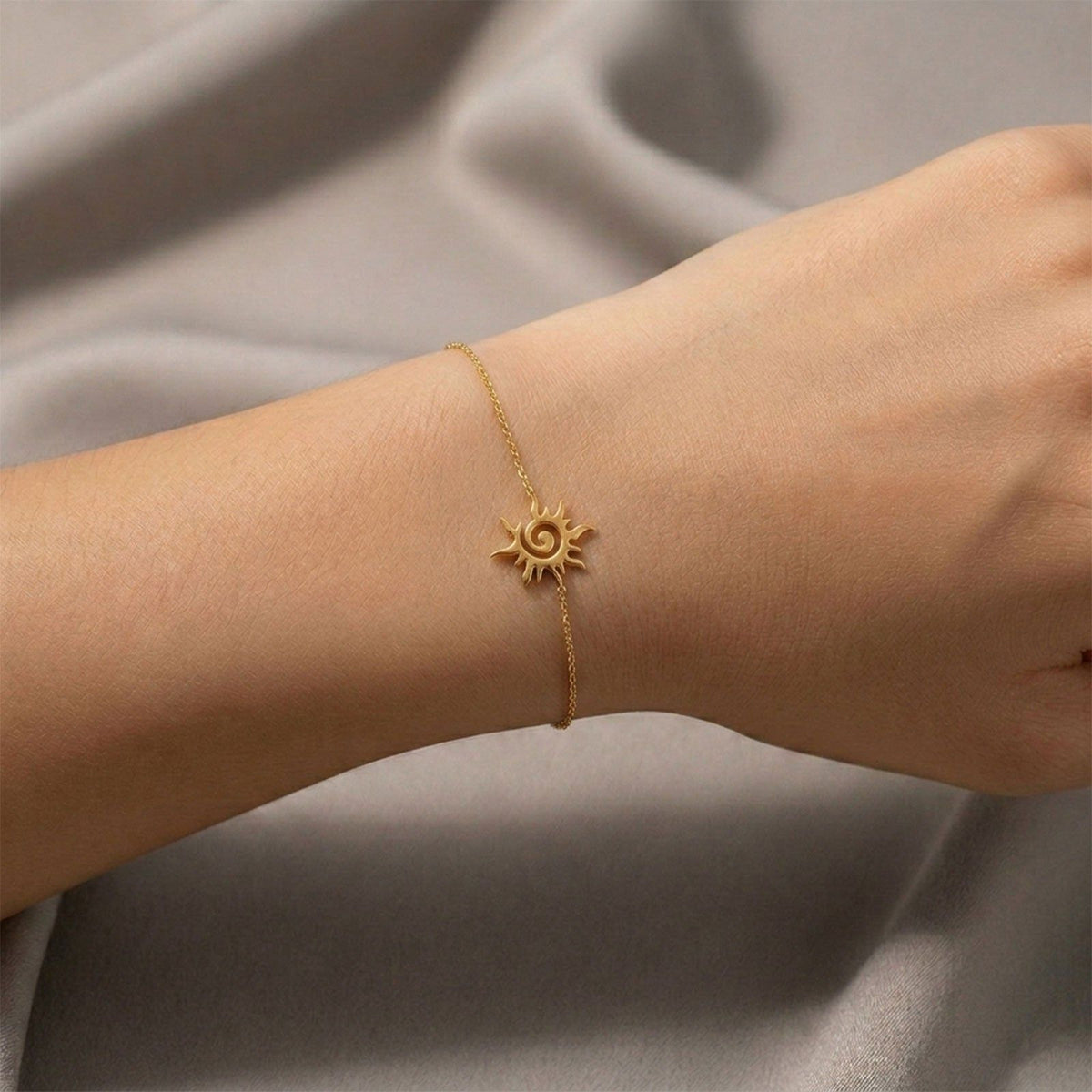 Kinetic Sun Plain Gold Chain Bracelet