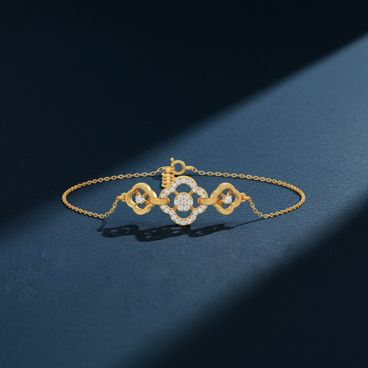 Clover Bloom Round Diamond Bracelet